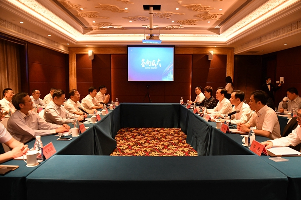 市中區(qū)政府、中國鐵塔山東省分公司、山東三箭集團(tuán)舉行項目合作簽約儀式